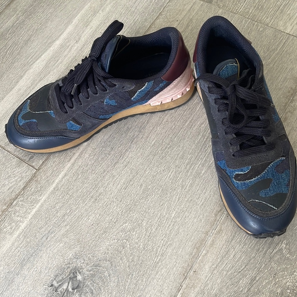 VALENTINO GARAVANI stud sneakers
